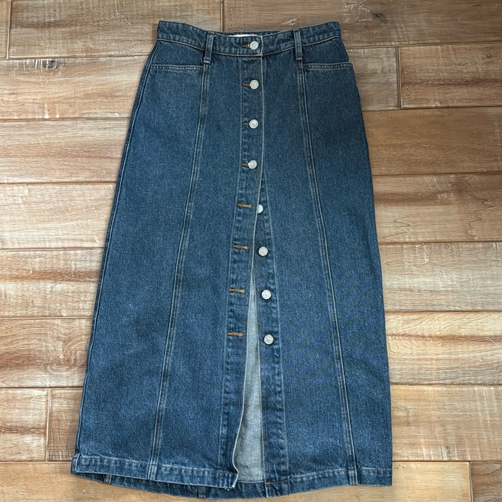 Lisa says gah! Jean midi skirt! Size 4